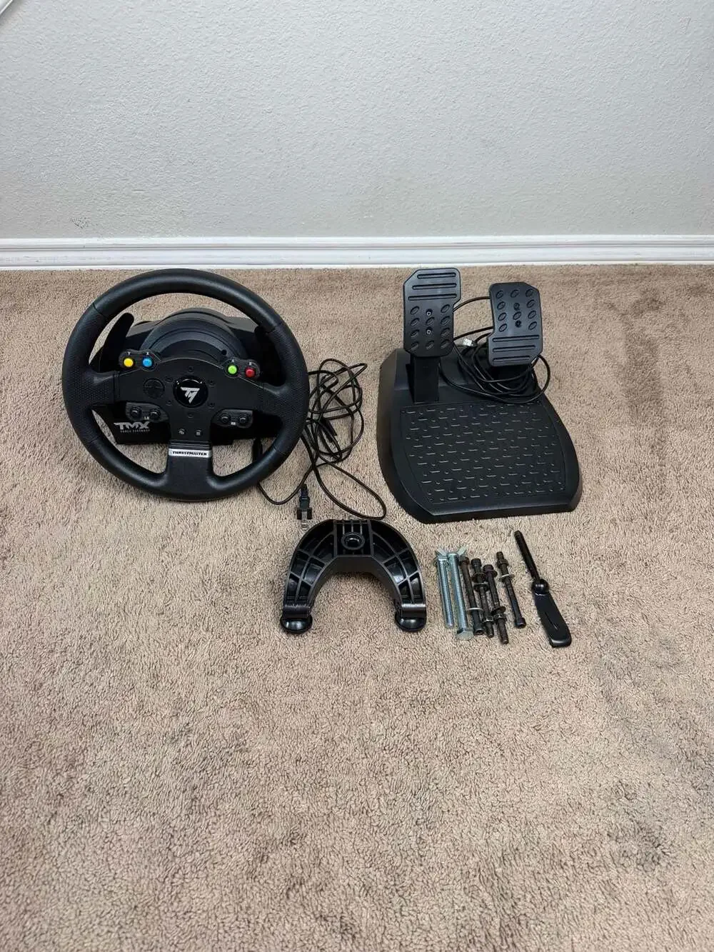 Thrustmaster TMX Force Feedback Racing Wheel and Pedals Xbox One and PC Box